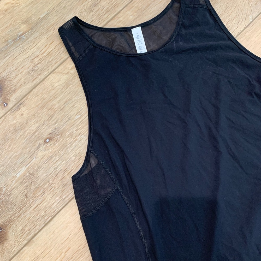 Lululemon sculpt tank.